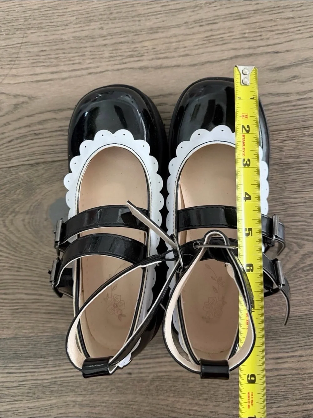 Cosplay Black Patent Mary Jane Shoes with White Scallop Trim